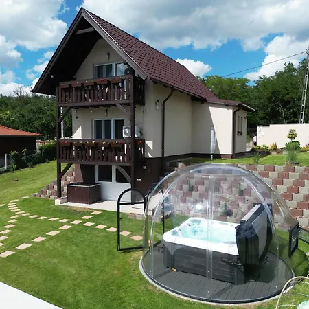 Aranyhegy Apartmanhaz Szada