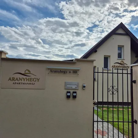 Aranyhegy Apartmanhaz Szada